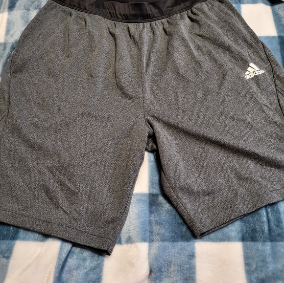 Adidas Men Short Size Large (30) - Picture 3 of 5